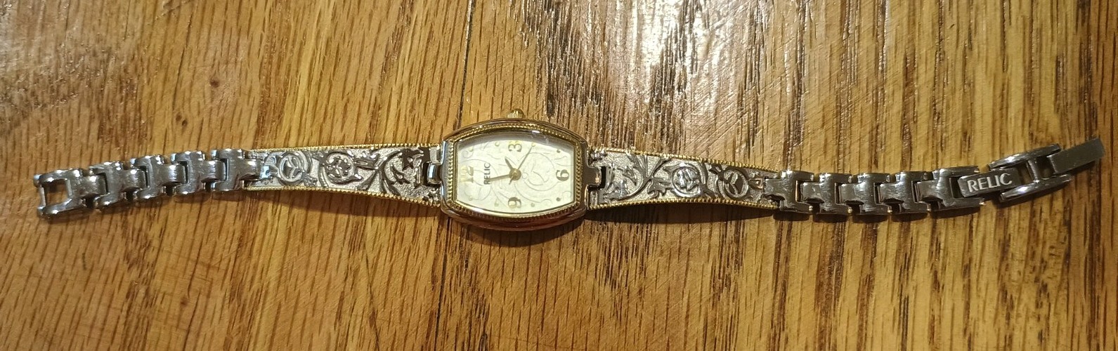 vintage Relic by Fossil ladies’ dress watch featuring a distinctive art-deco