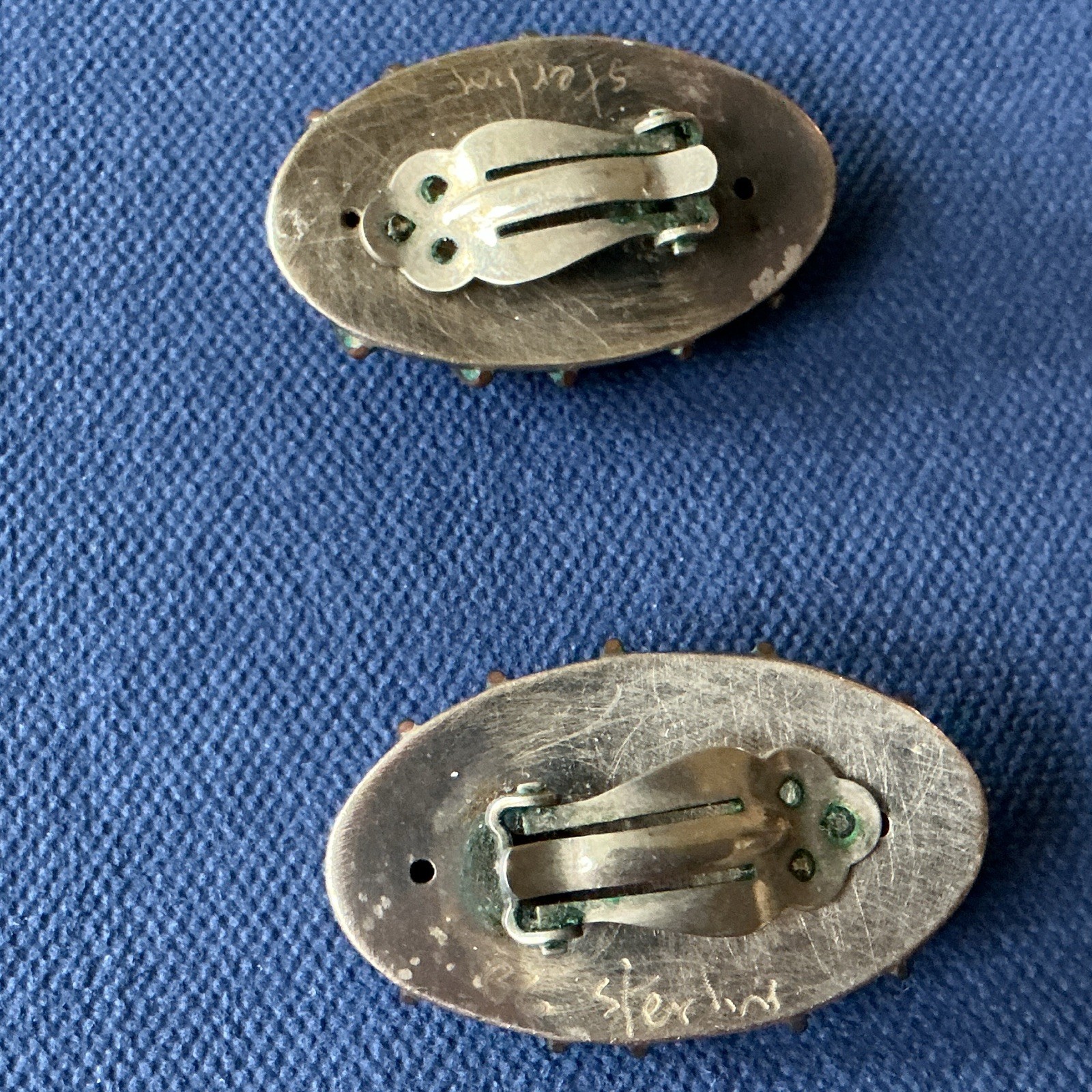 Baharal Gnida Buttonline Clip Earrings