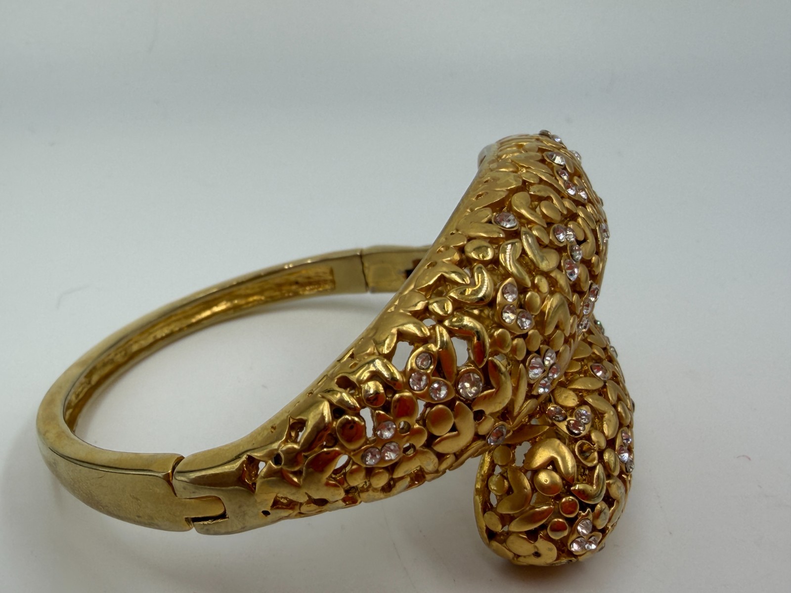 Vintage Bracelet Bypass Chunky Goldtone Hinged Chunky 6.5 in 90s Glamour Look