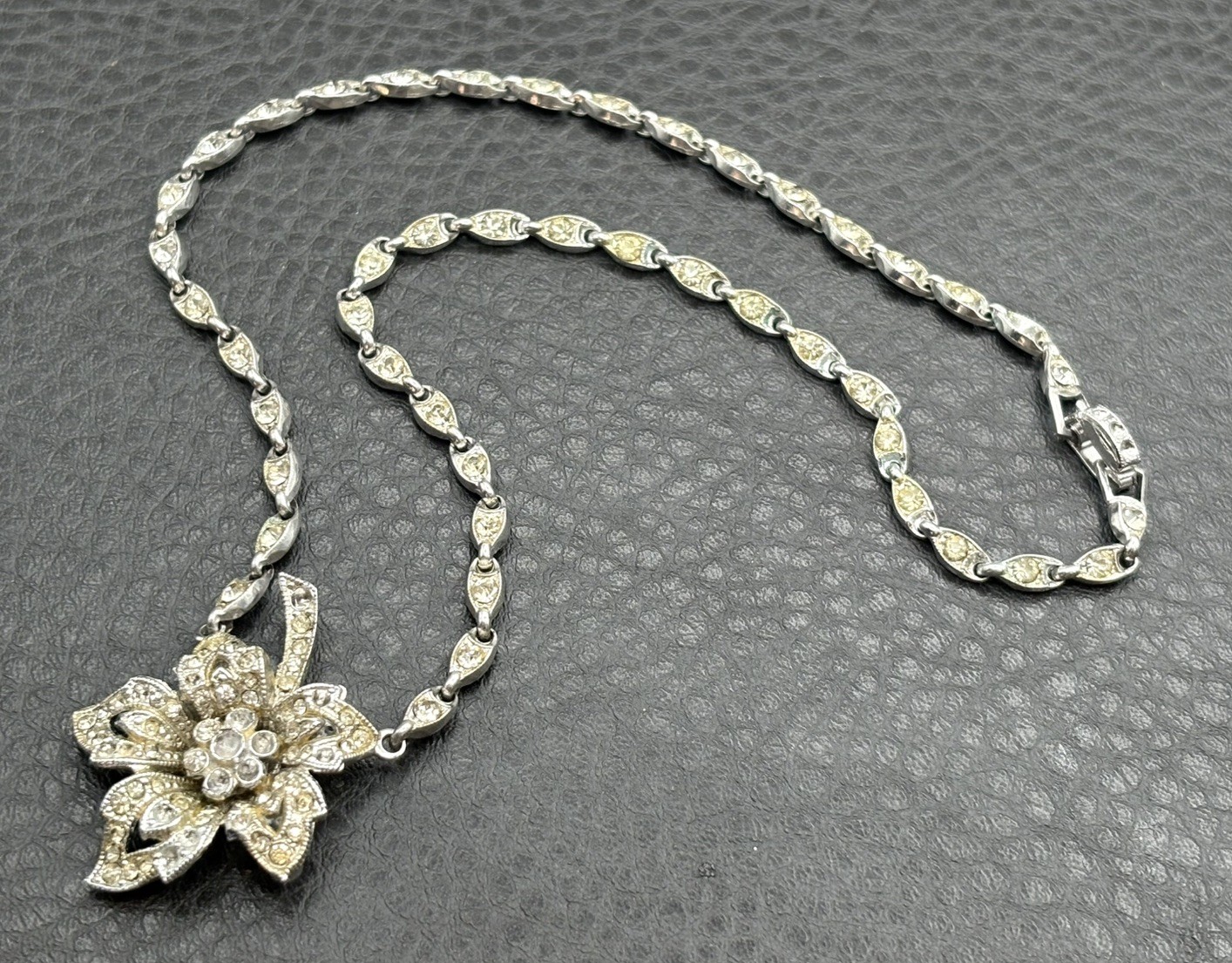 Vintage Art Deco Rhinestone Flower Silver Tone 15.5” Necklace Choker READ
