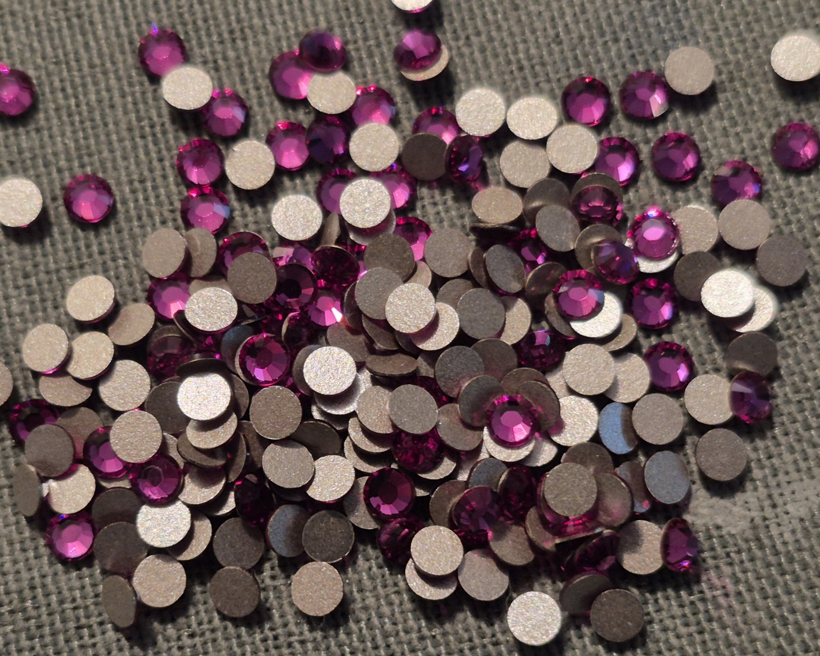 720 pcs. Swarovski FUCHSIA Flatback NHF crystals 12ss 3.2mm 2028