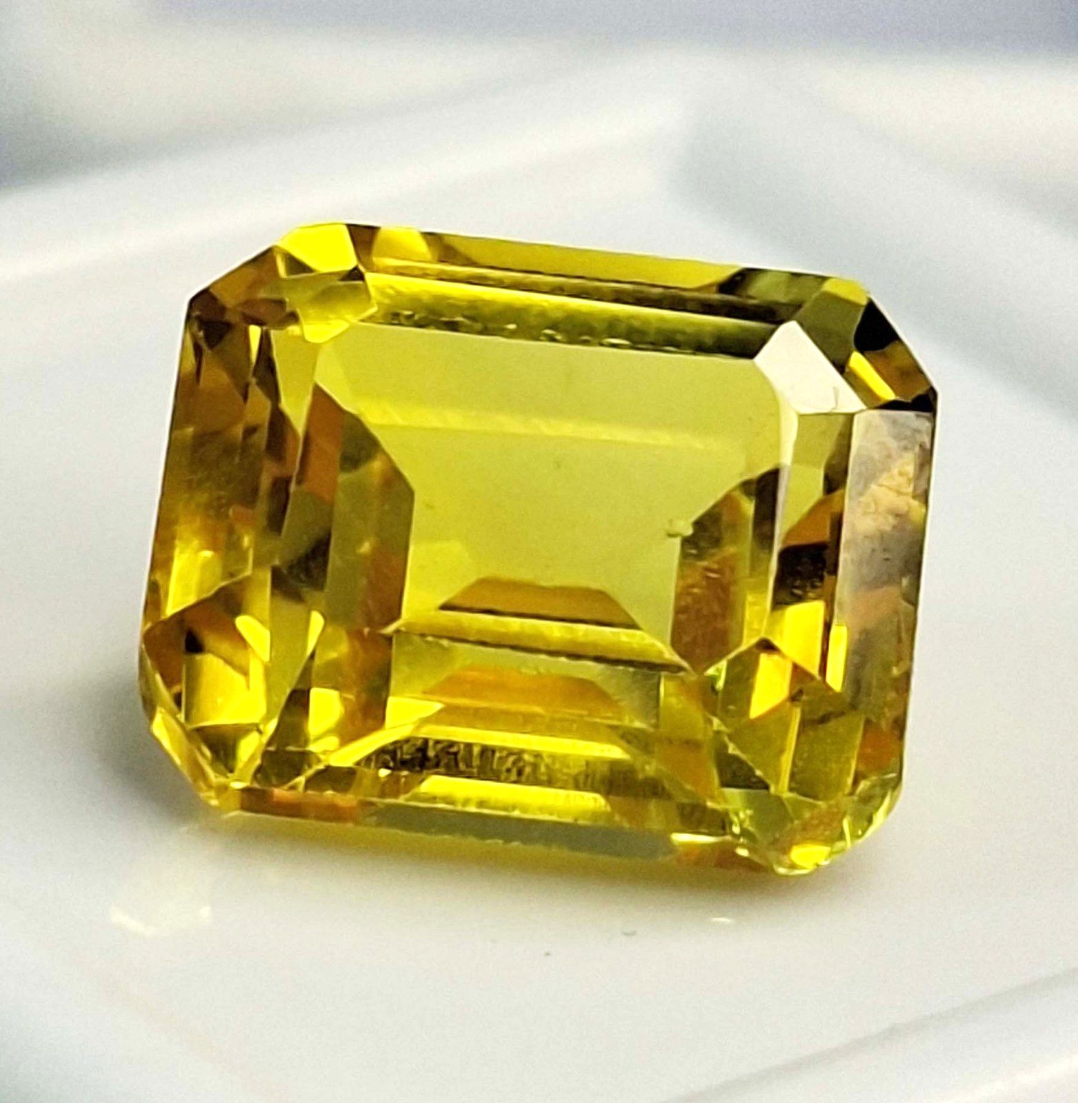 Certified Gemstone Loose Yellow Emerald Cut 5-7 Ct Natural Sapphire