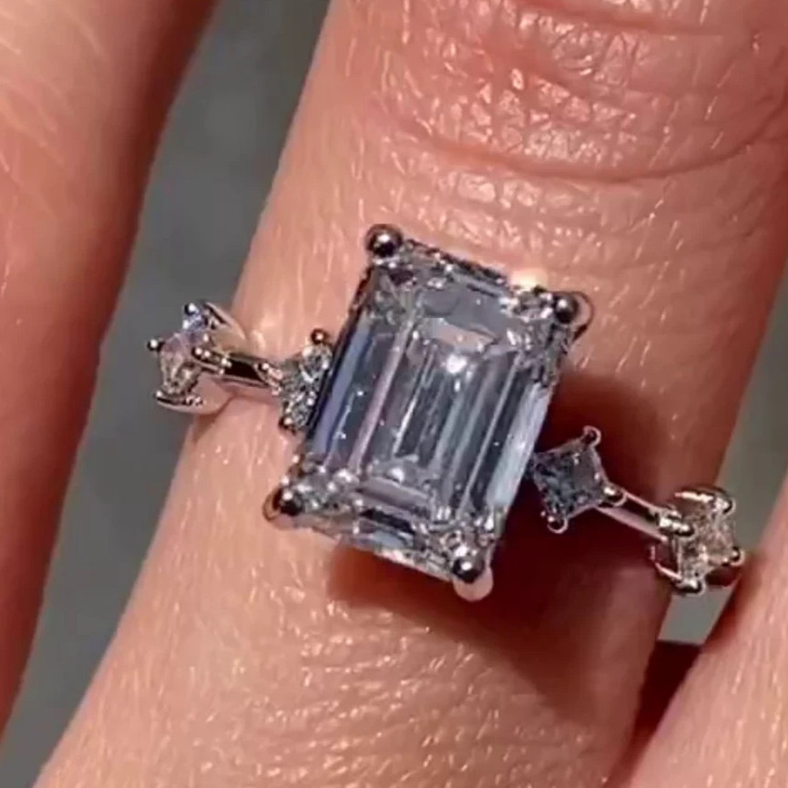3.20Ct Emerald EF/VS1 Lab Grown Diamond Accent-Stone Wedding Ring Platinum 950