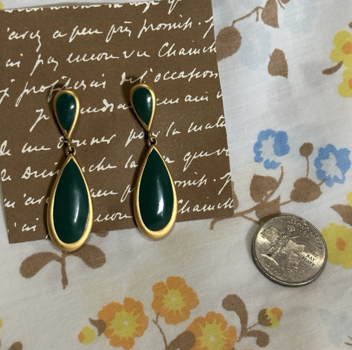 Green Teardrop Dangle Earrings Gold Tone Pierced Vintage Style