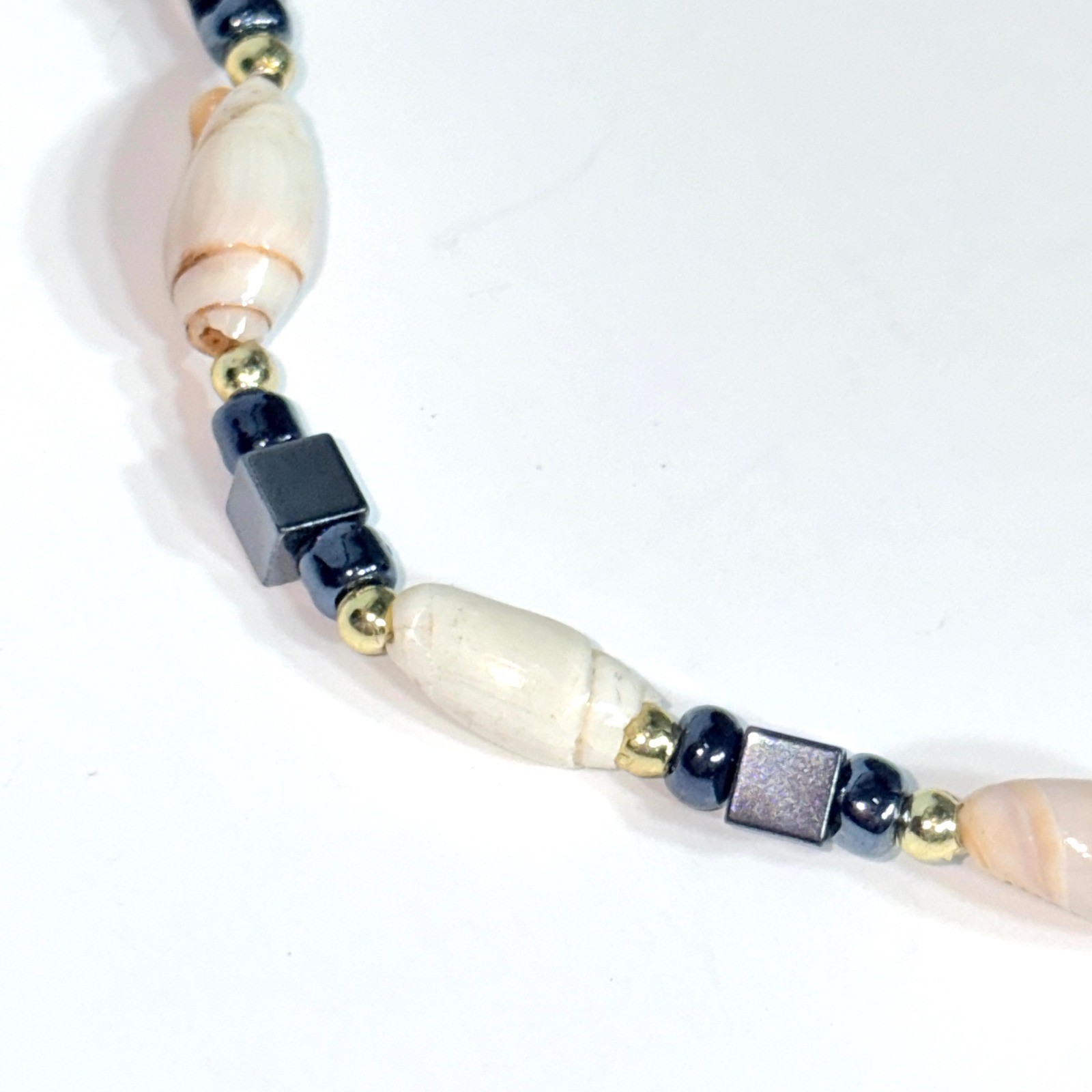 Vtg Shell & Hematite Beaded Necklace with Abalone Horn Pendant Barrel Clasp 18″