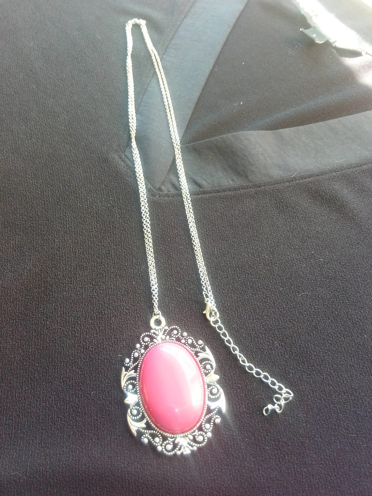 SW Red Turquoise 2″ Stone Pendant, 32″L ST Chain, Color By Sherwin-Williams