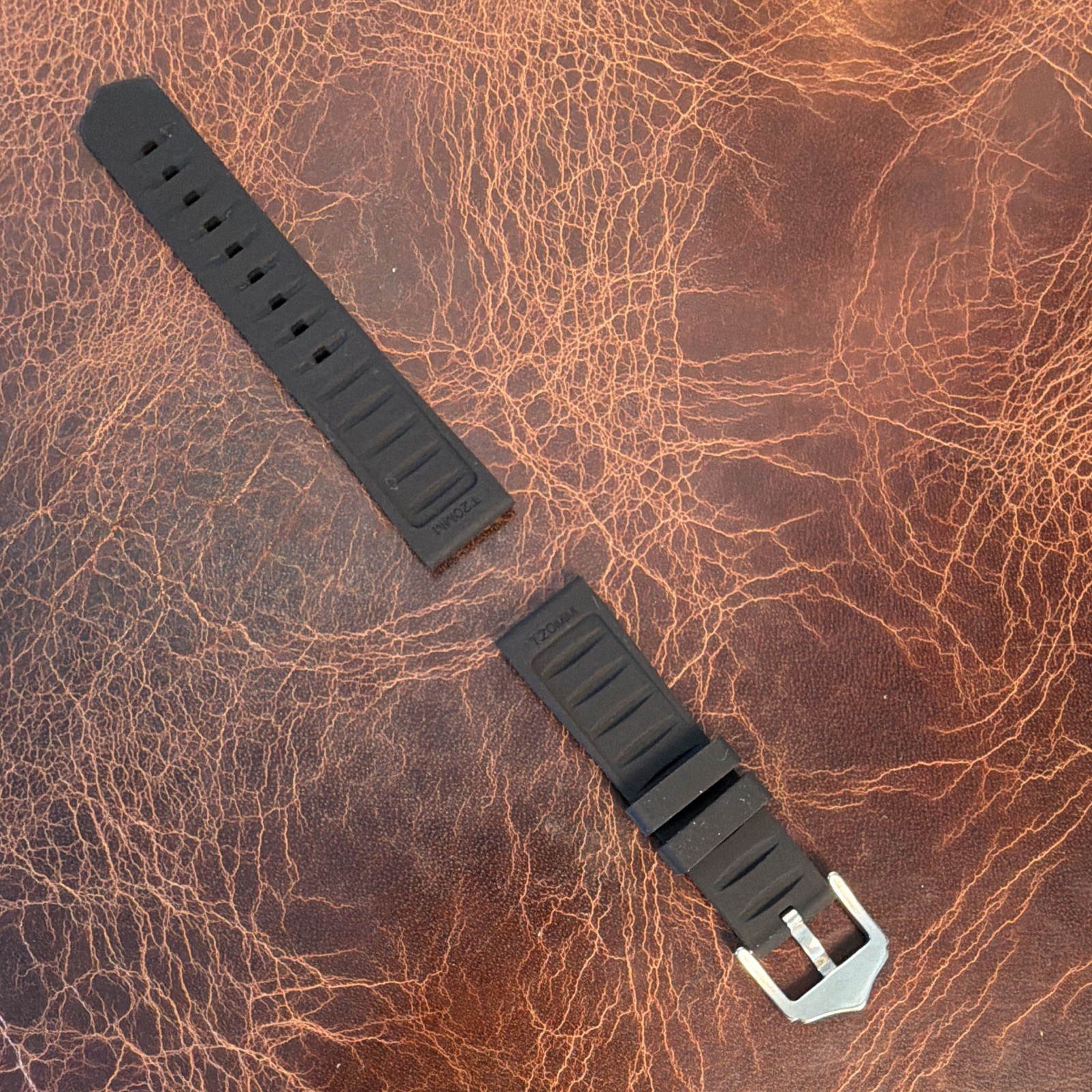 Black Silicone Rubber Two-Piece Universal Strap 20mm 22mm Width Unisex Adults