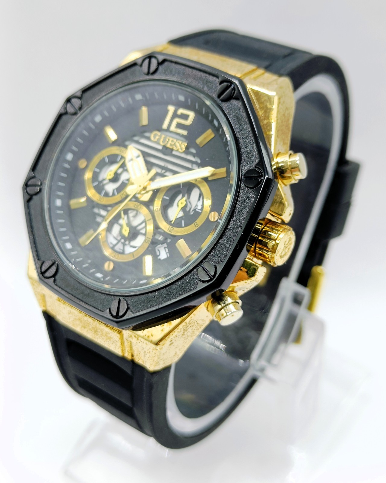 Beautiful Guess Chronograph Date Indicator Quartz Analog Men’s Wrist Watch