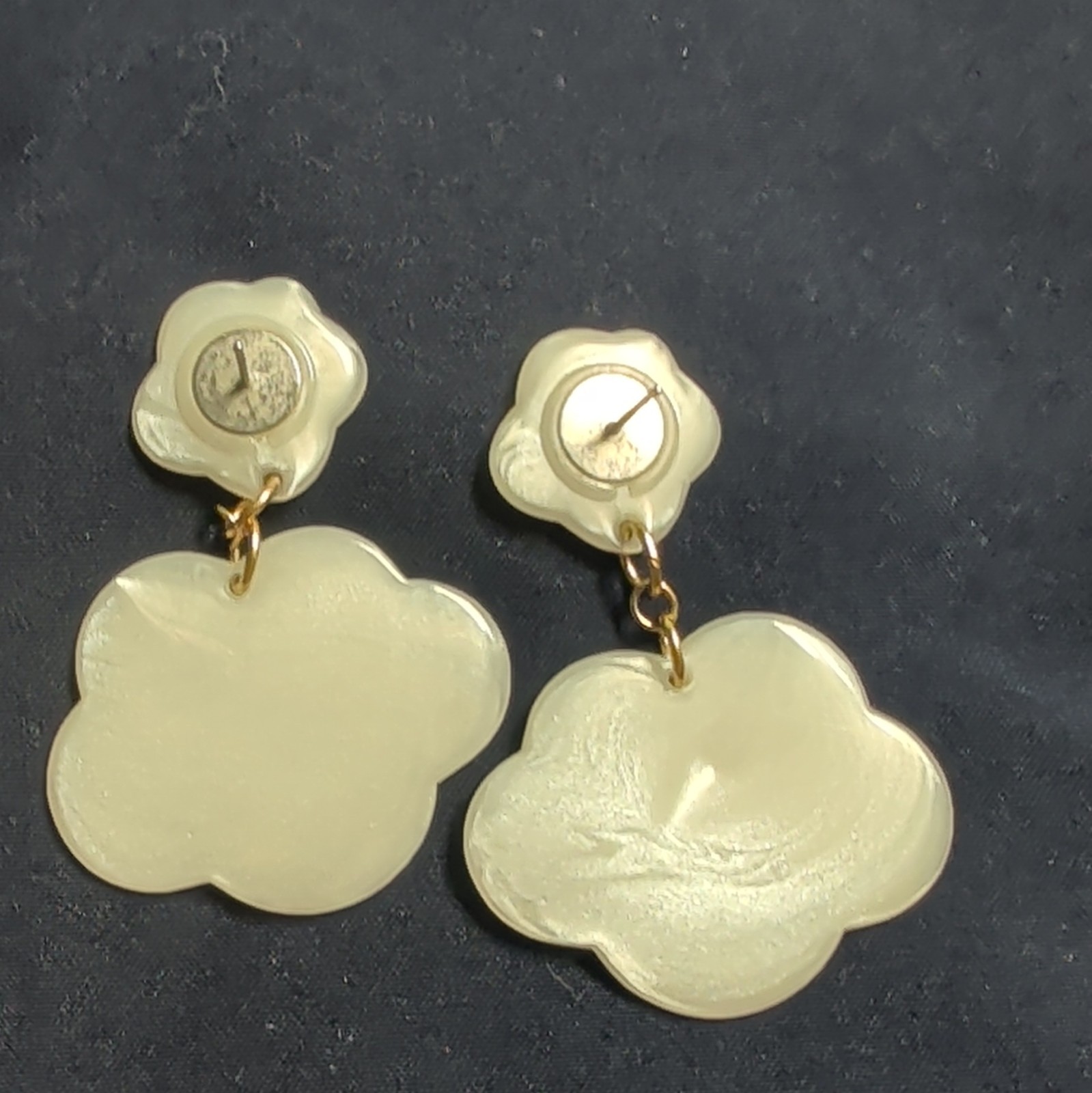 Vintage White Pearlescent Cloud Drop Earring Acrylic Resin Dangle Retro Puff