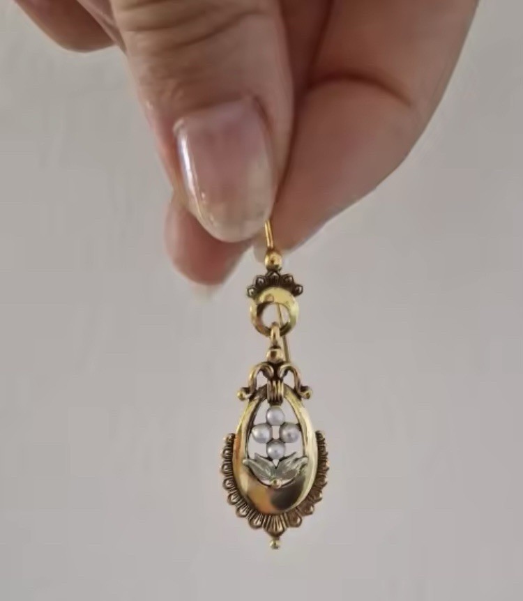 Gold Tone Teardrop Dangle/Drop Earrings White Round Pearl Cluster Hook