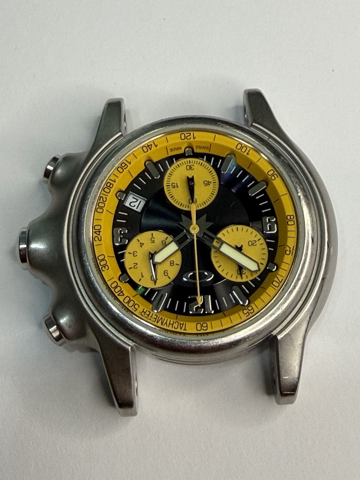 Oakley Holeshot Watch Head Yellow Dial. Oakley Hole Shot Watch’s Case X-Metal