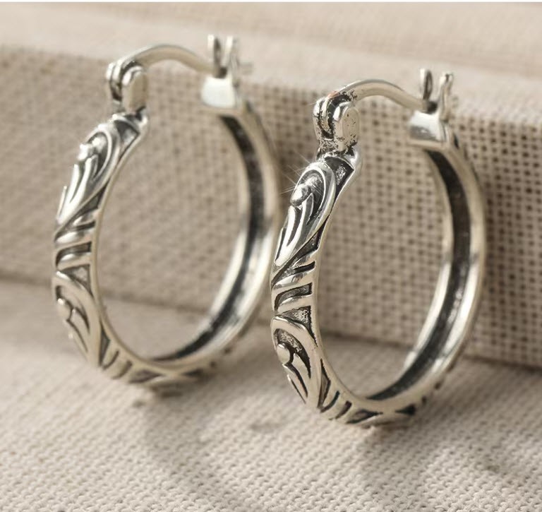 BRIGHTON BEACH Classic And Retro Scroll Pattern Embossed Hoop Earrings