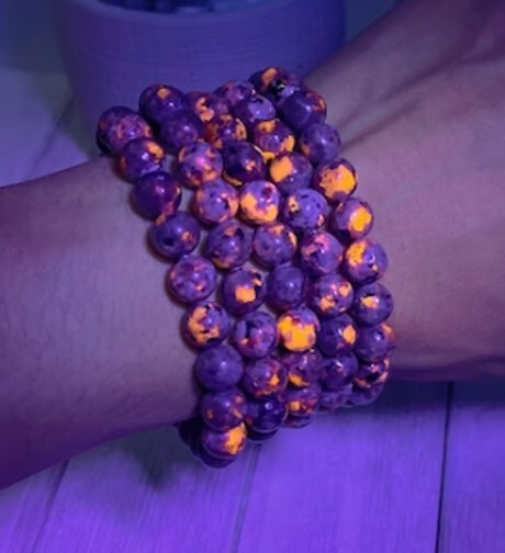 Natural Yooperlite Stone Bracelet UV Reactive Flame Gemstone Stretch Jewelry