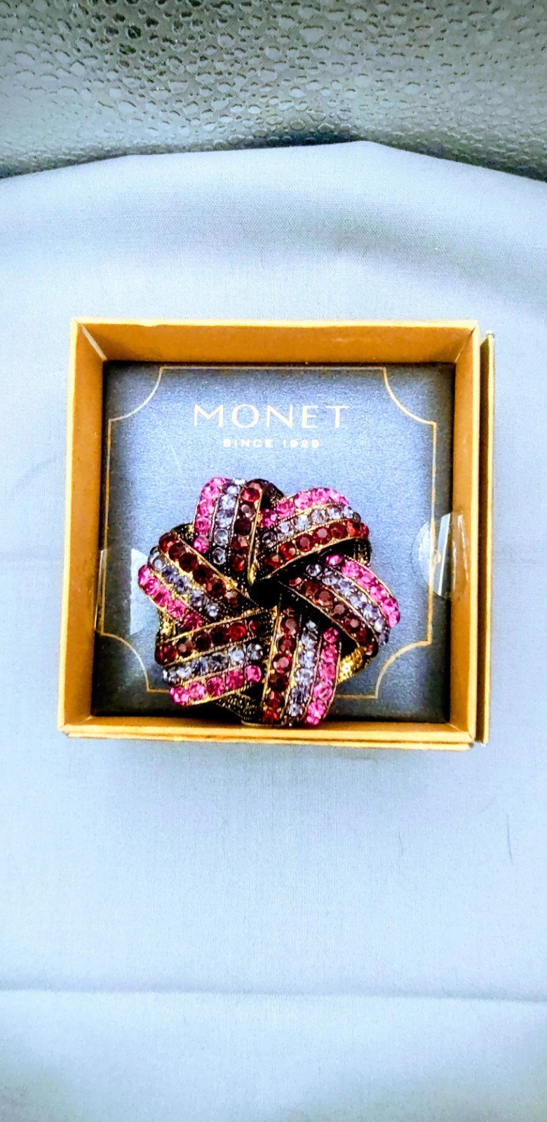 Monet rhinestone knot/ ribbon brooch of the 1970s to mid-1980s in ruby deep red