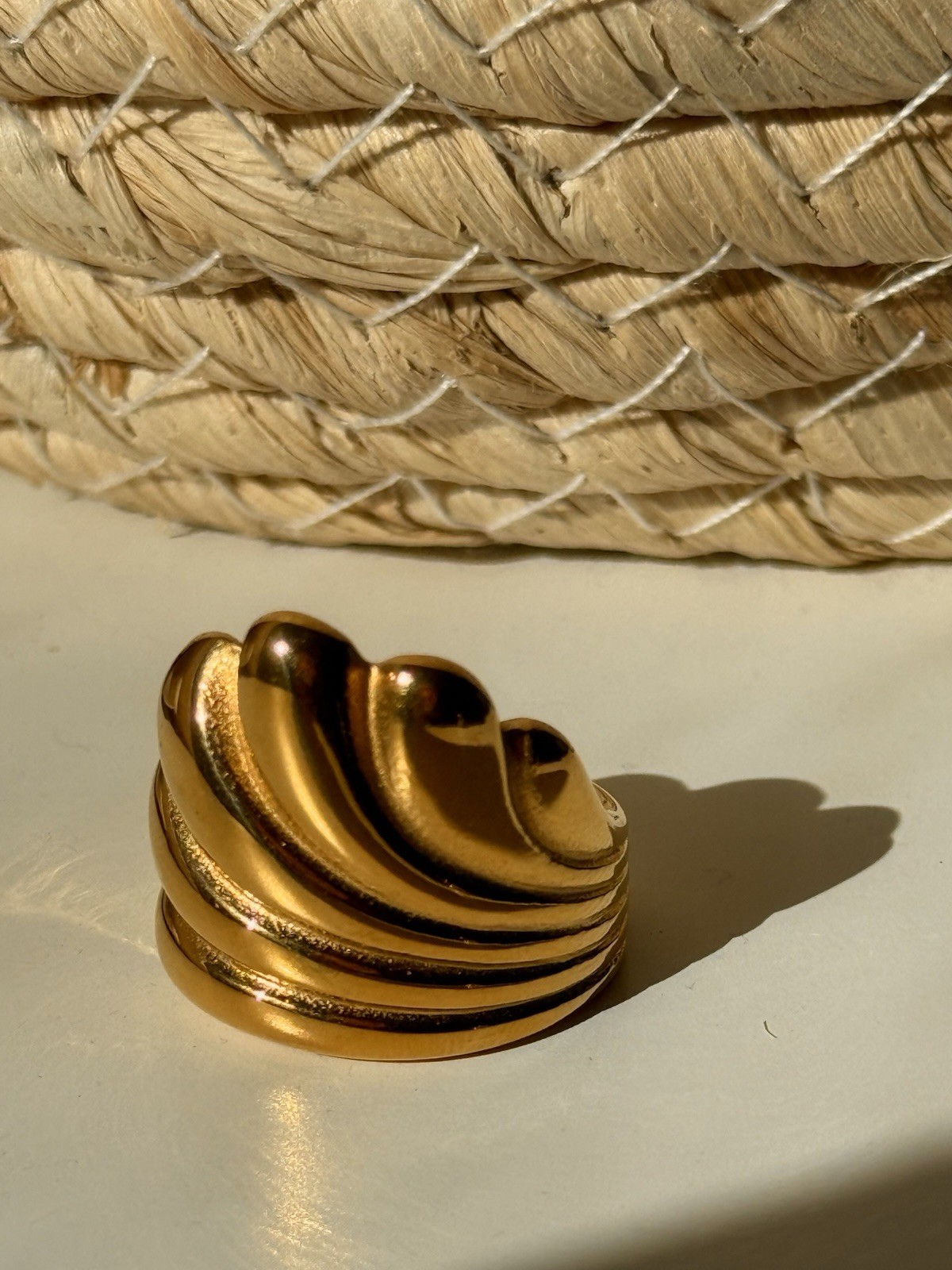 ✨ Glossy gorgeous Chunky Gold Statement Ring Size 7 ✨ waterproof