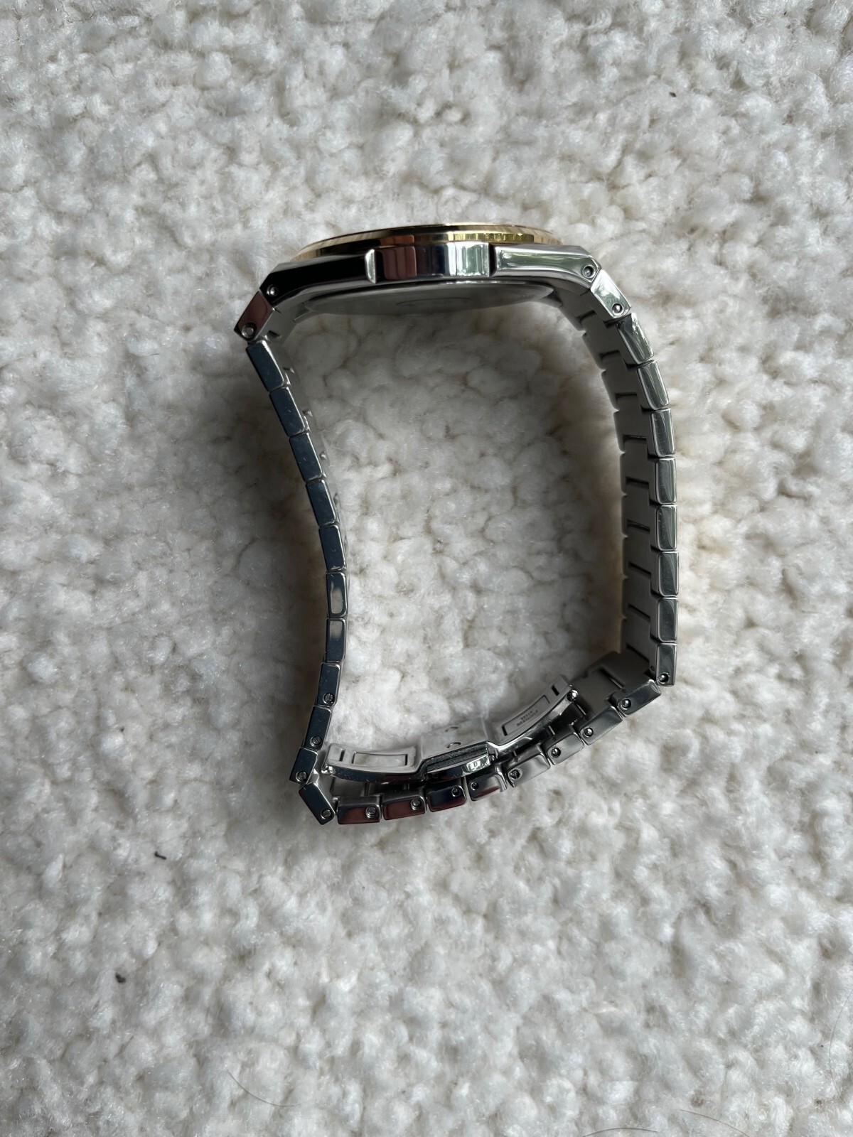 Excellent – Bulova Classic Two-Tone Stainless Steel Quartz Men’s Watch 98B424