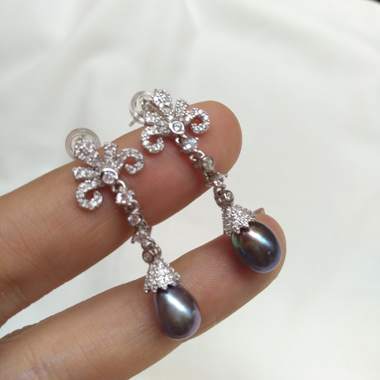 New A Pair Beautiful Design 7x9mm Natual South Sea Black Pearl Earrings S925