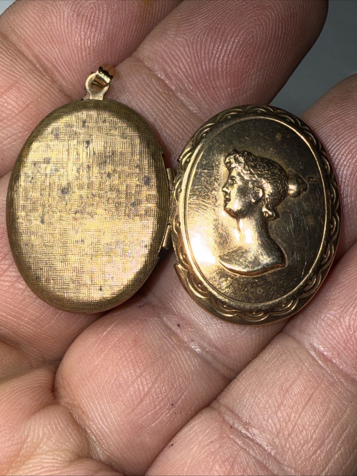 Necklace Pretty Locket Gold Filled ? Victorian Pretty Lady 100 Years Left Facing