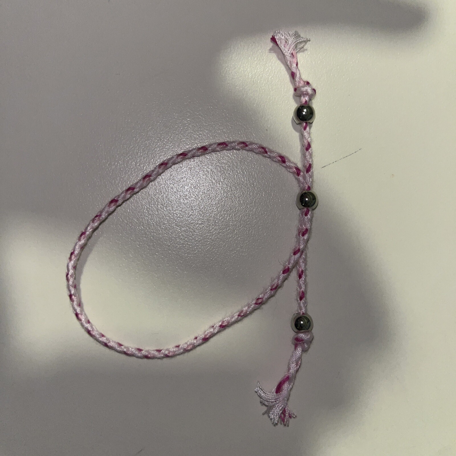 NEW BOHO BRAIDED THREAD FRIENDSHIP BRACELET ADJUSTABLE COLOR FUCHSIA WHITE PINK