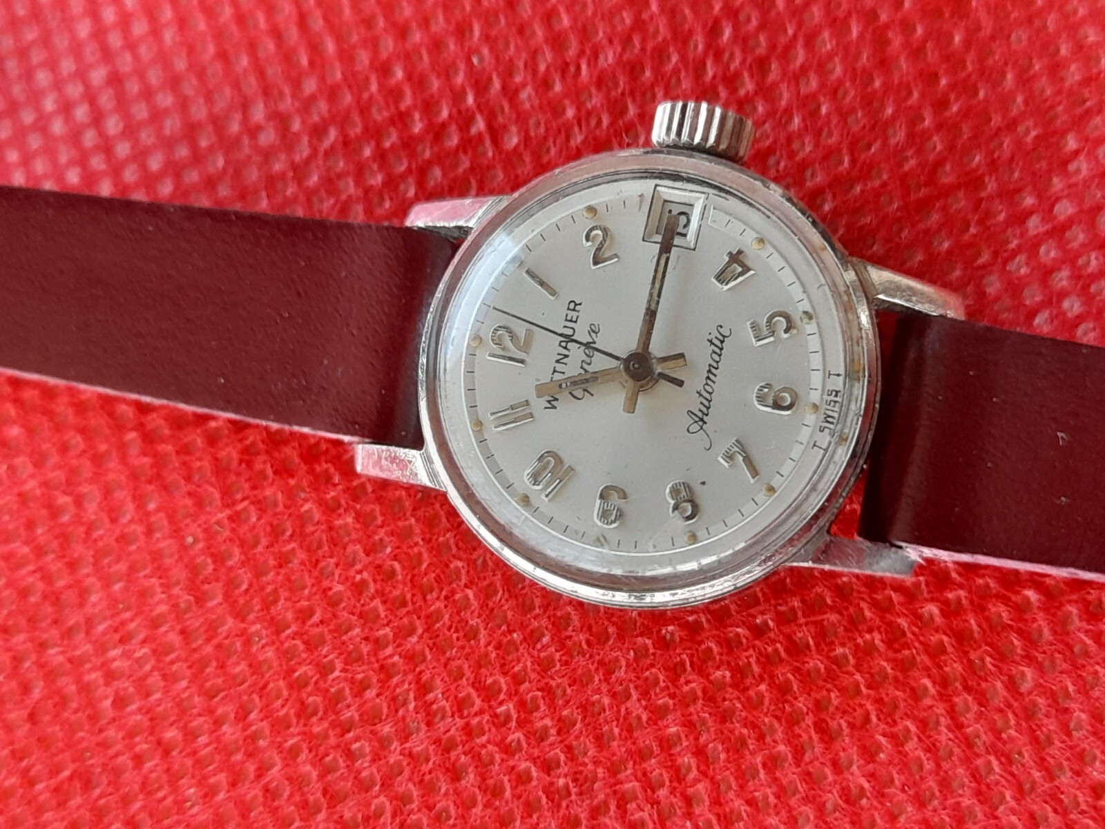 WITTNAUER VINT LADIES WATCH WP 17J CAL C7DA AUTO W DATE PEARL RADIAL DIAL _2941