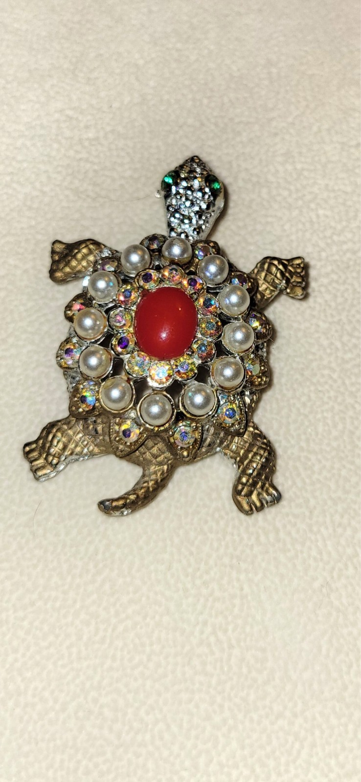 Vintage gem Turtle brooch. Cute and colorful.