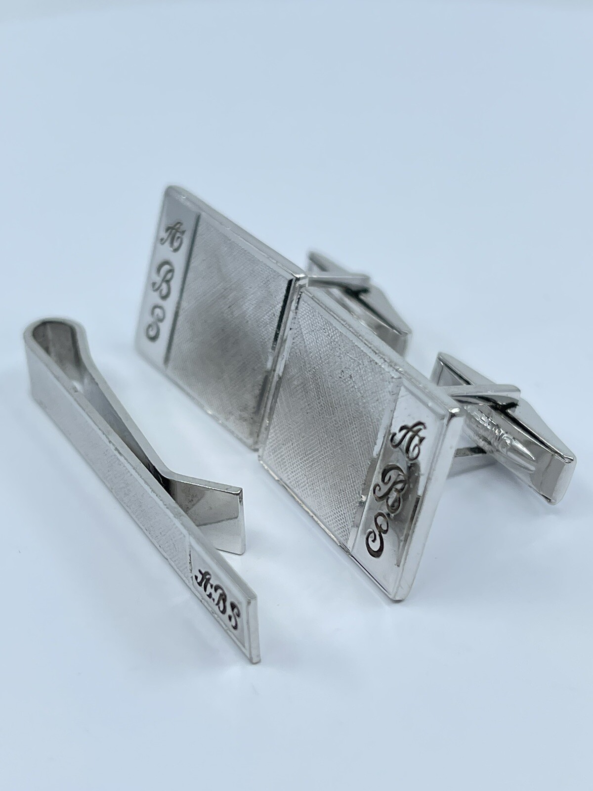 Arthur Anderson Monogram ABS cufflinks and tie clip set sterling 7/8″