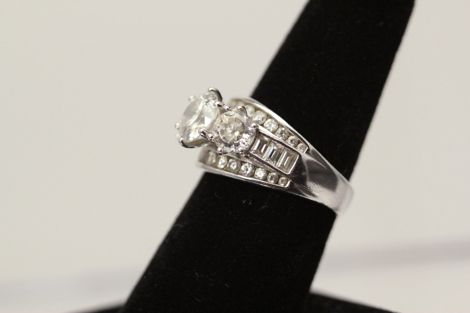 925 Sterling Silver Round & Baguette Clear CZ Engagement Style Ring8.8G(RIN8905)