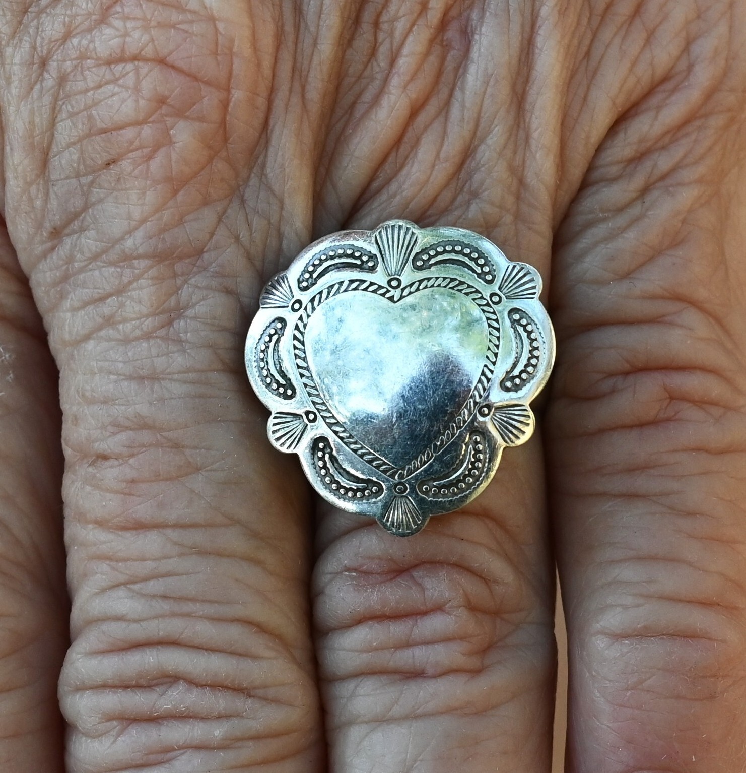 Unique Navajo Button Cover Ring by Davin Benally Sterling Silver 5.8 grams