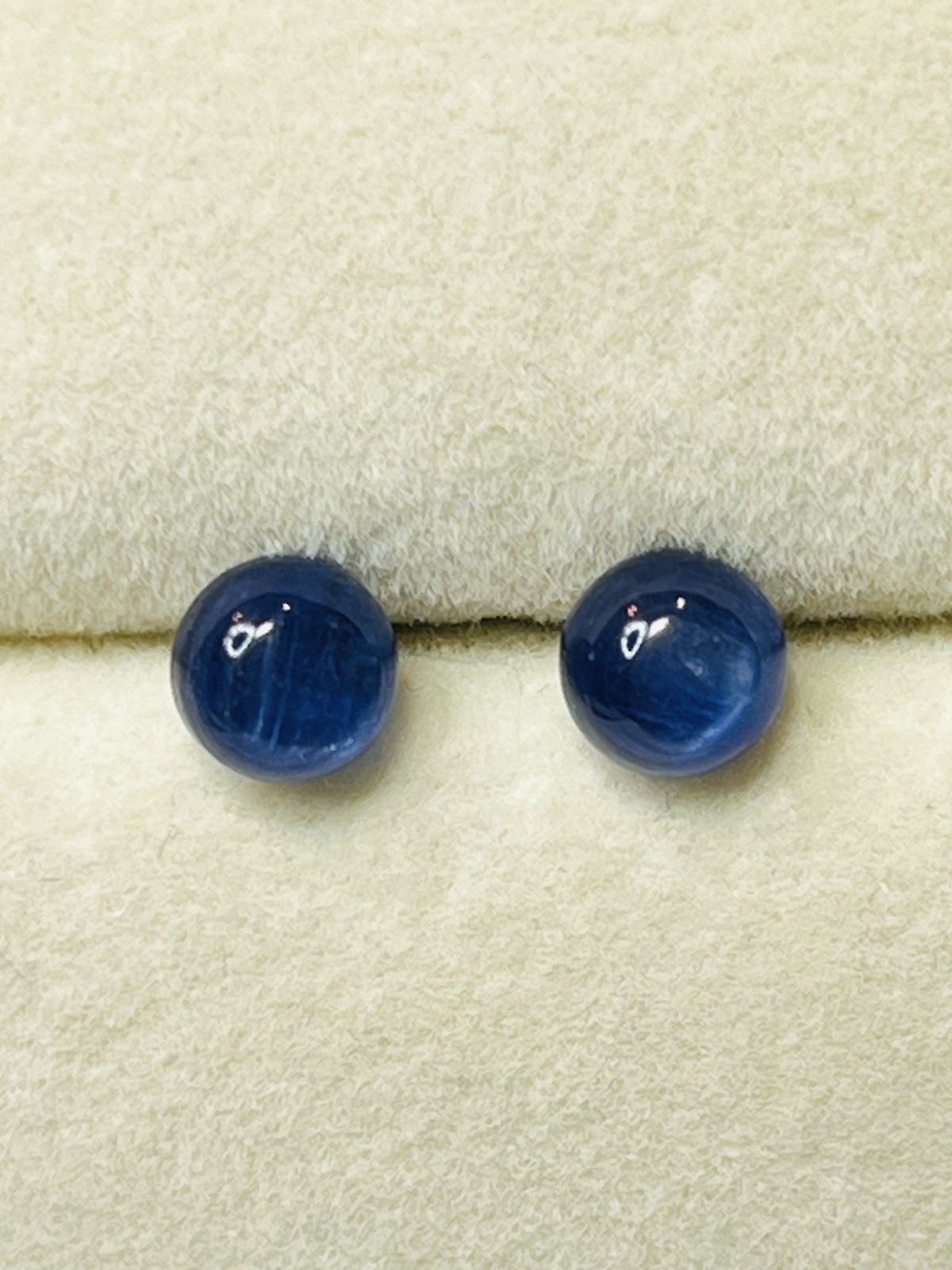 Real 925 Sterling Silver Natural 5.5mm Vivid Blue Cabochon Kyanite Stud Earrings
