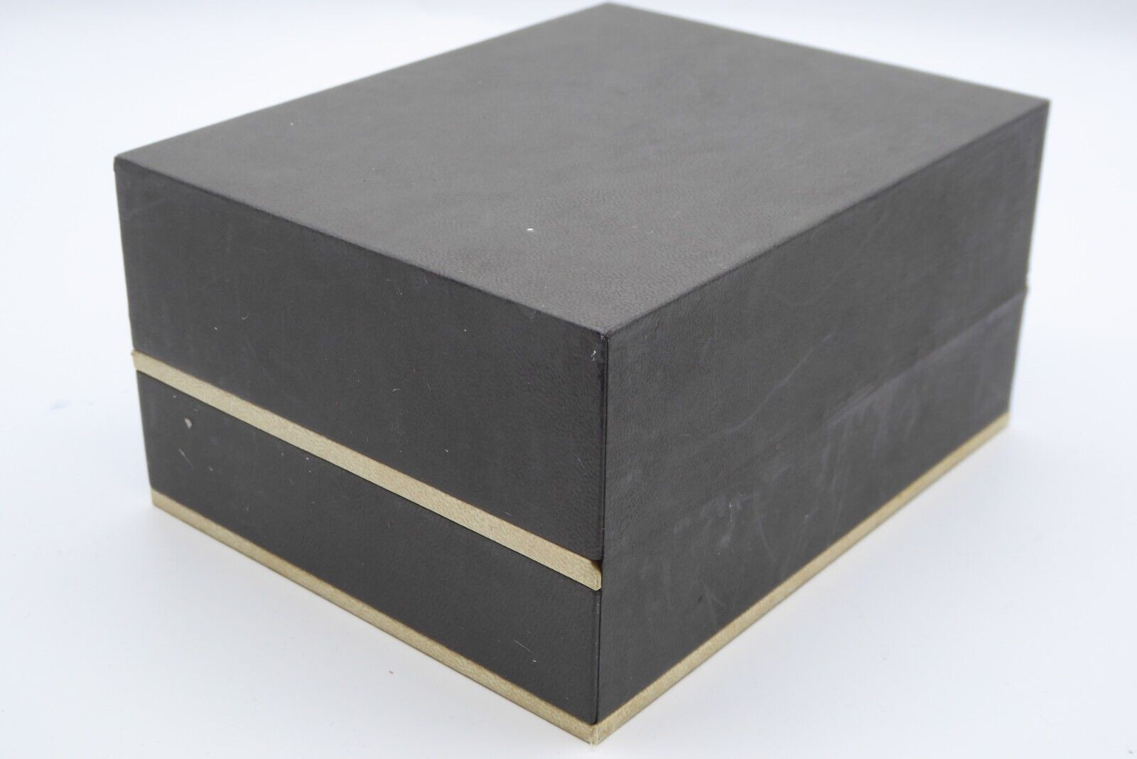 Louis Erard 1931, box