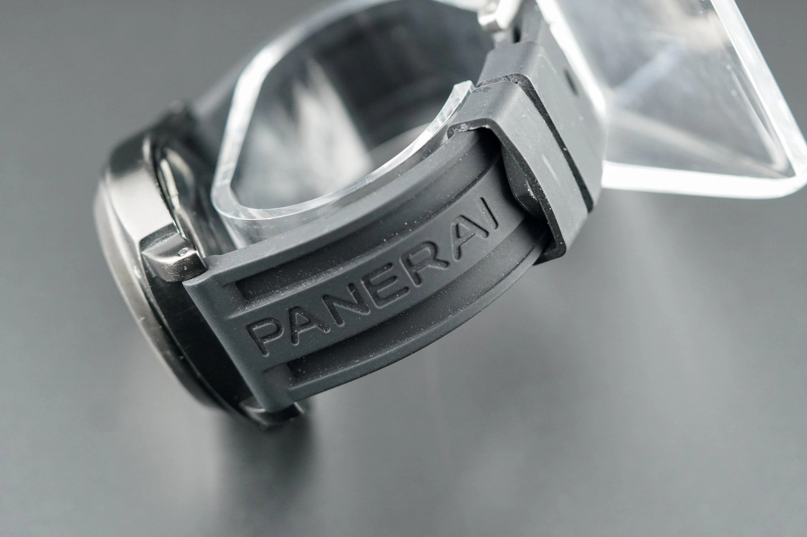 Panerai Luminor Gmt Automatic Black Dial on Leather PAM00088