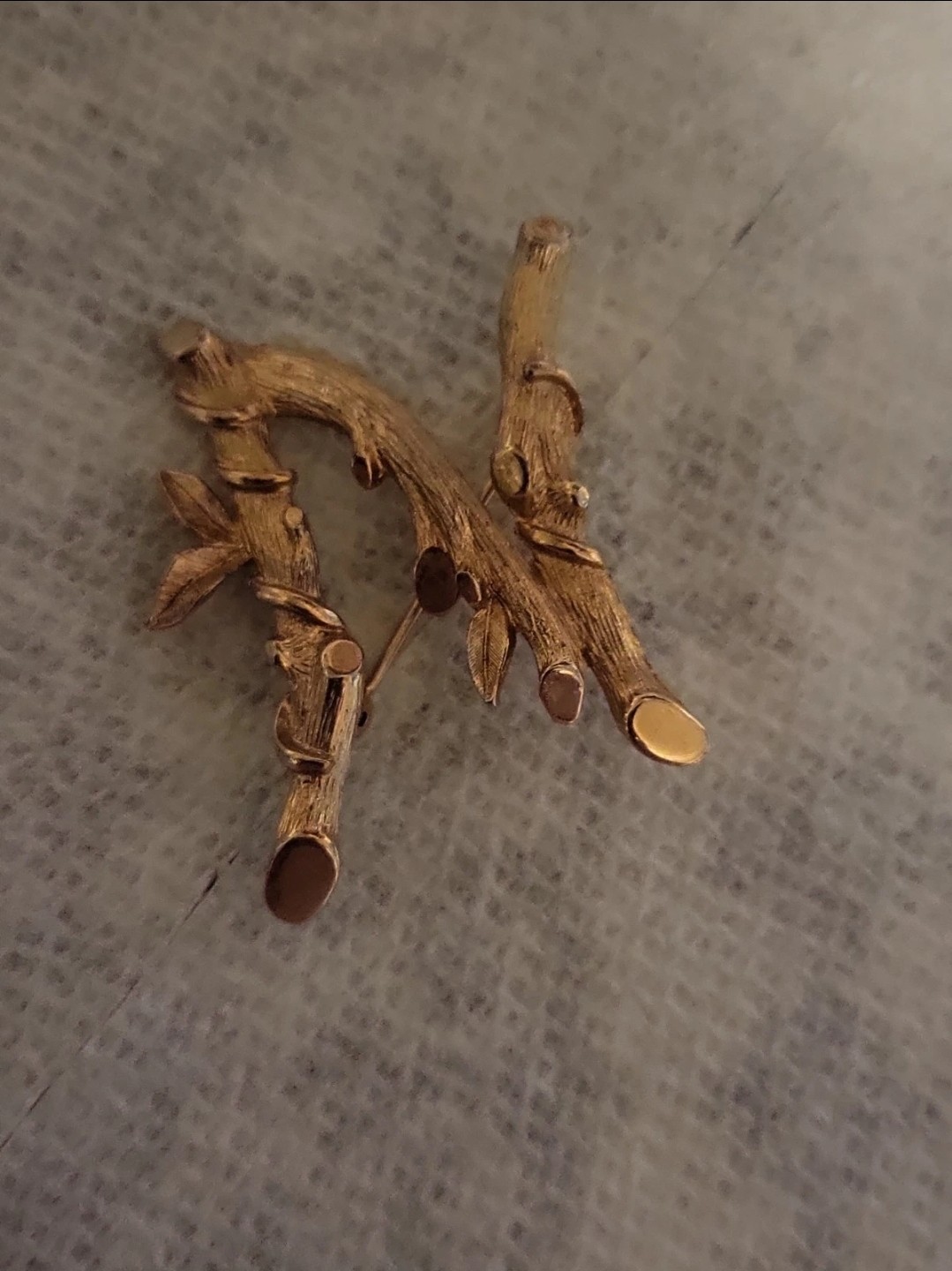 Signed Sarah Coventry Letter Bamboo Initial Brooch Pin “N” Gold Tone