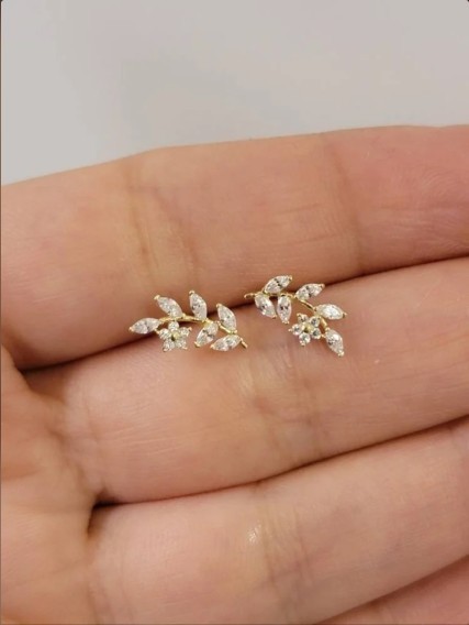 Beautiful Lab Created Diamond Gift For Women’s Leaf Push Back Earning 925 Silver