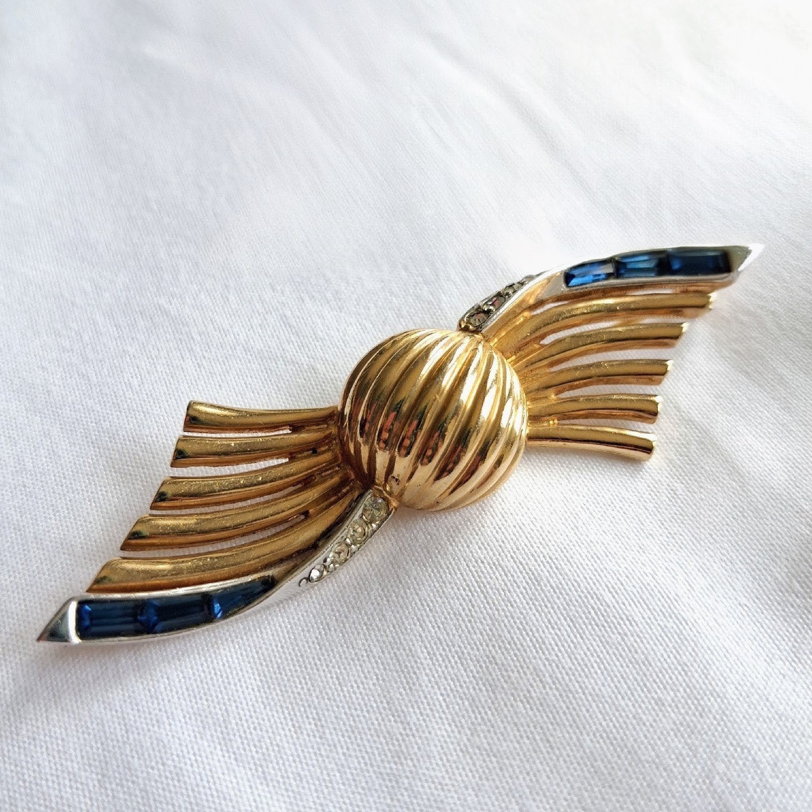 Vintage Marcel Boucher Signed #5425 Ribbon Brooch Pin Faux Sapphire Baguette