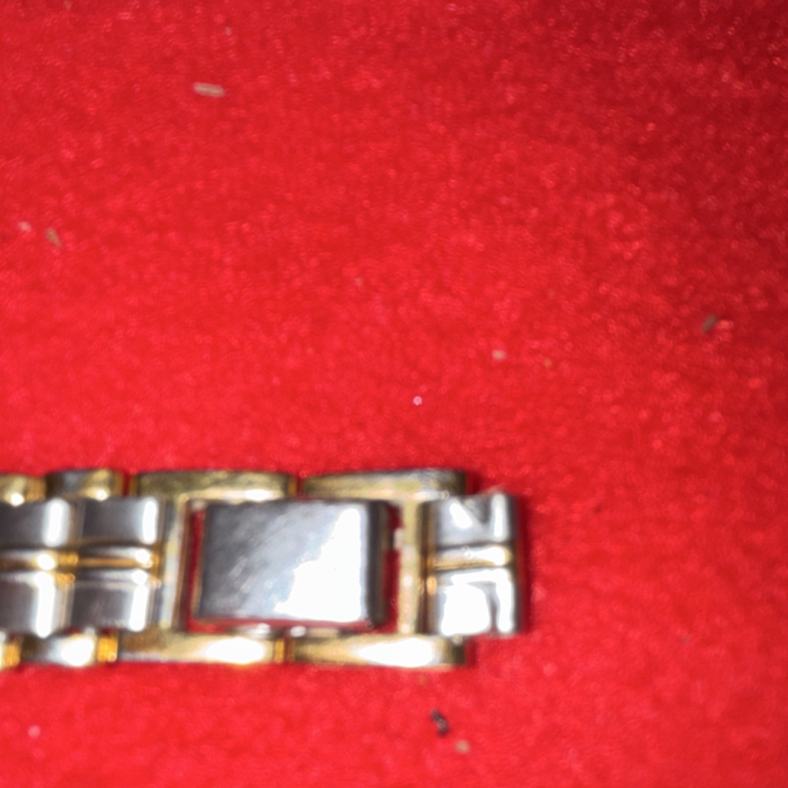 Analog Wristwatch Gold Silver Metal Bracelet Round Gray Dial Stick Indexes
