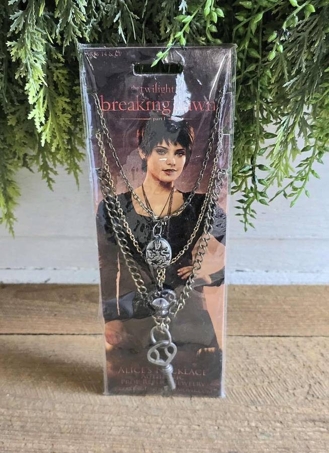 2011 Twilight Saga Breaking Dawn Part 2 Alice Cullen Prop Replica Necklace