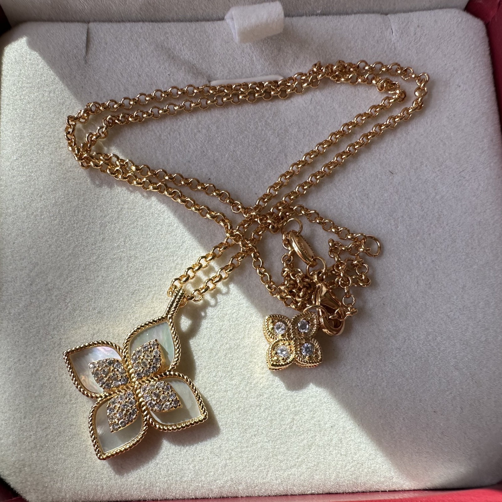 Roberto Coin Princess Flower Mother of Pearl & Diamond 18K Gold Pendant Necklace