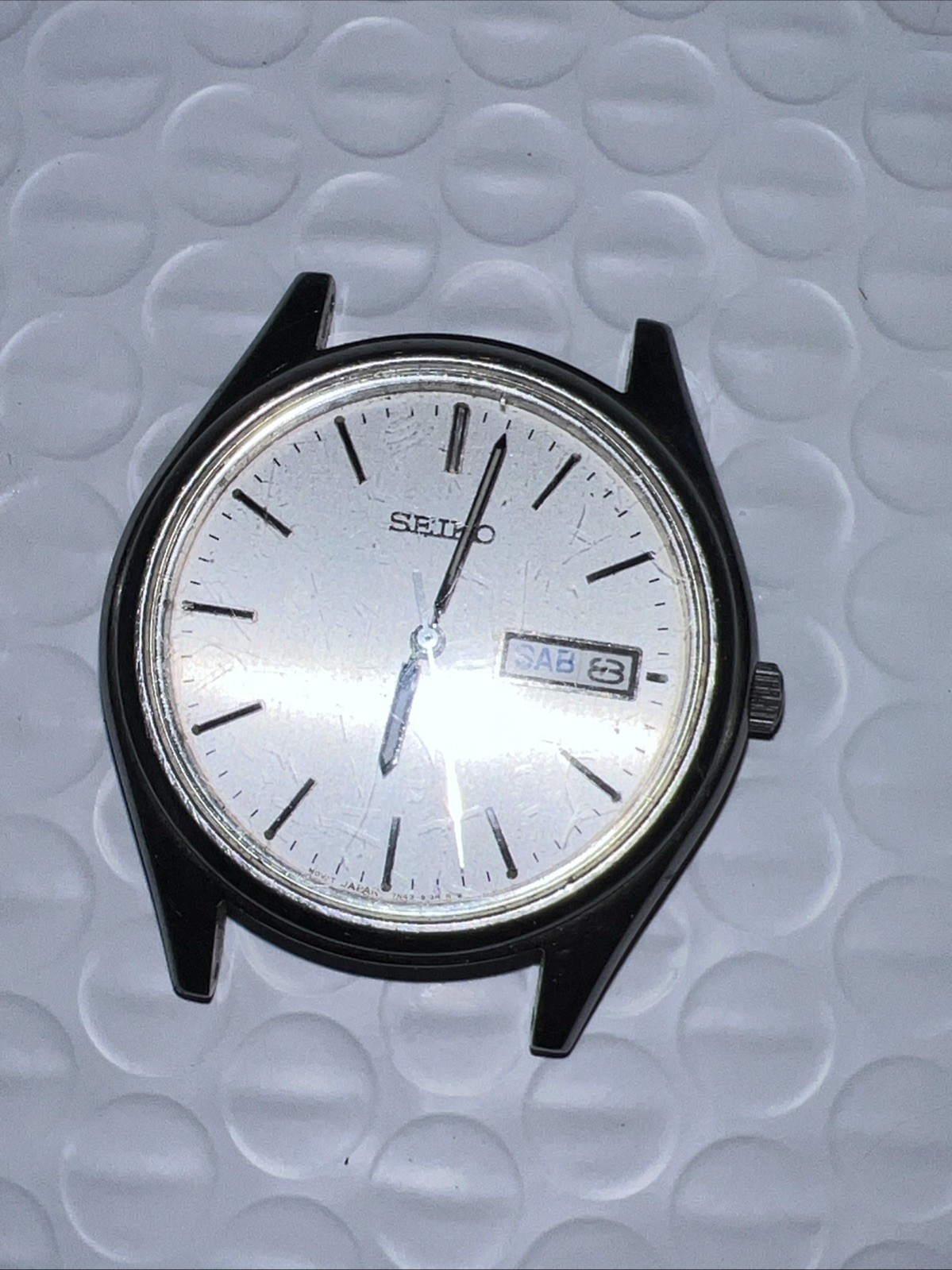 Vintage Seiko Men 7N43-9048 Date Sliver Tone Quartz 37mm Watch NO Band READ