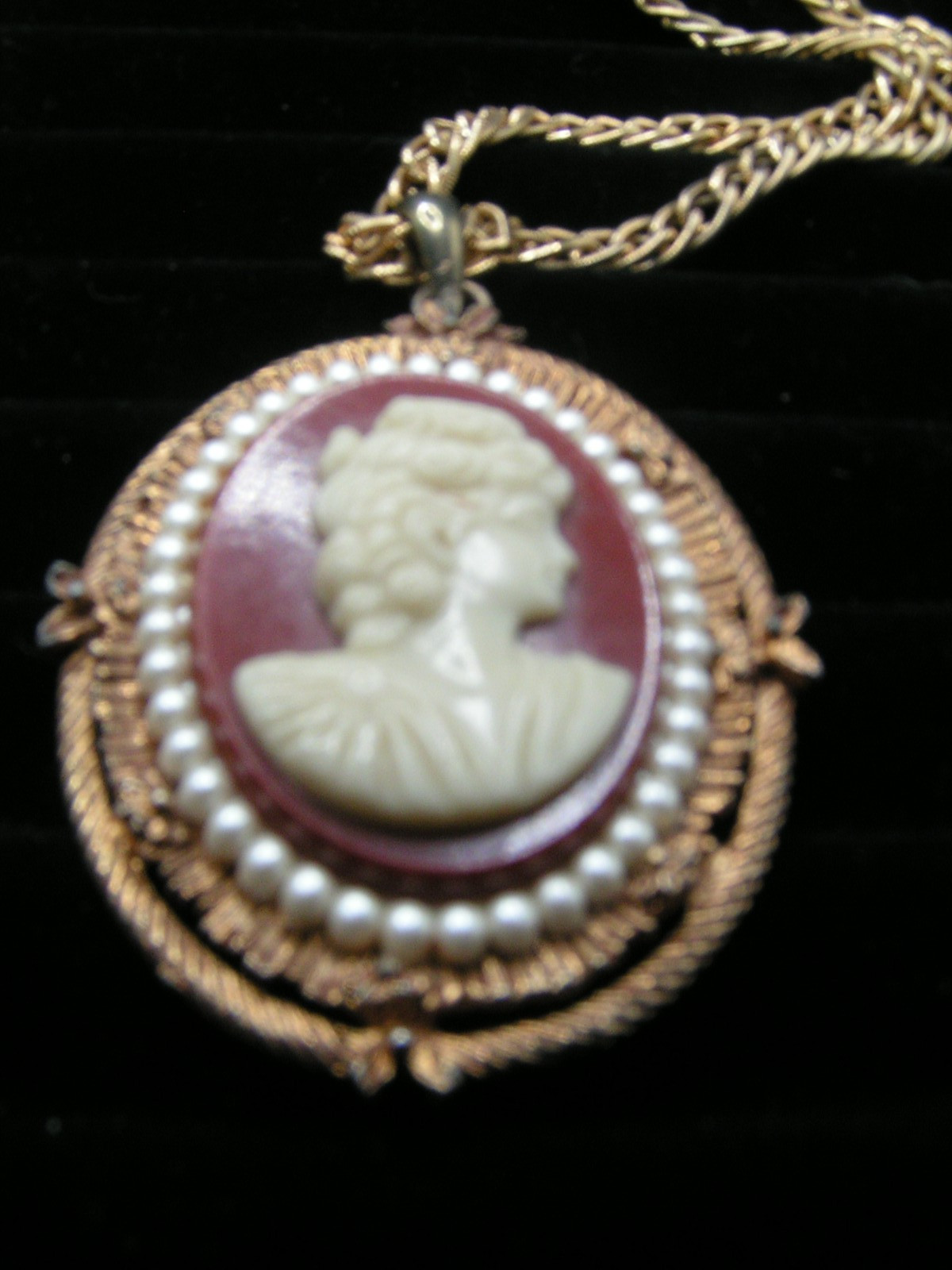 Vintage Italian-Style Cameo Pendant Necklace-Framed /Faux Pearls & Ornate Gold