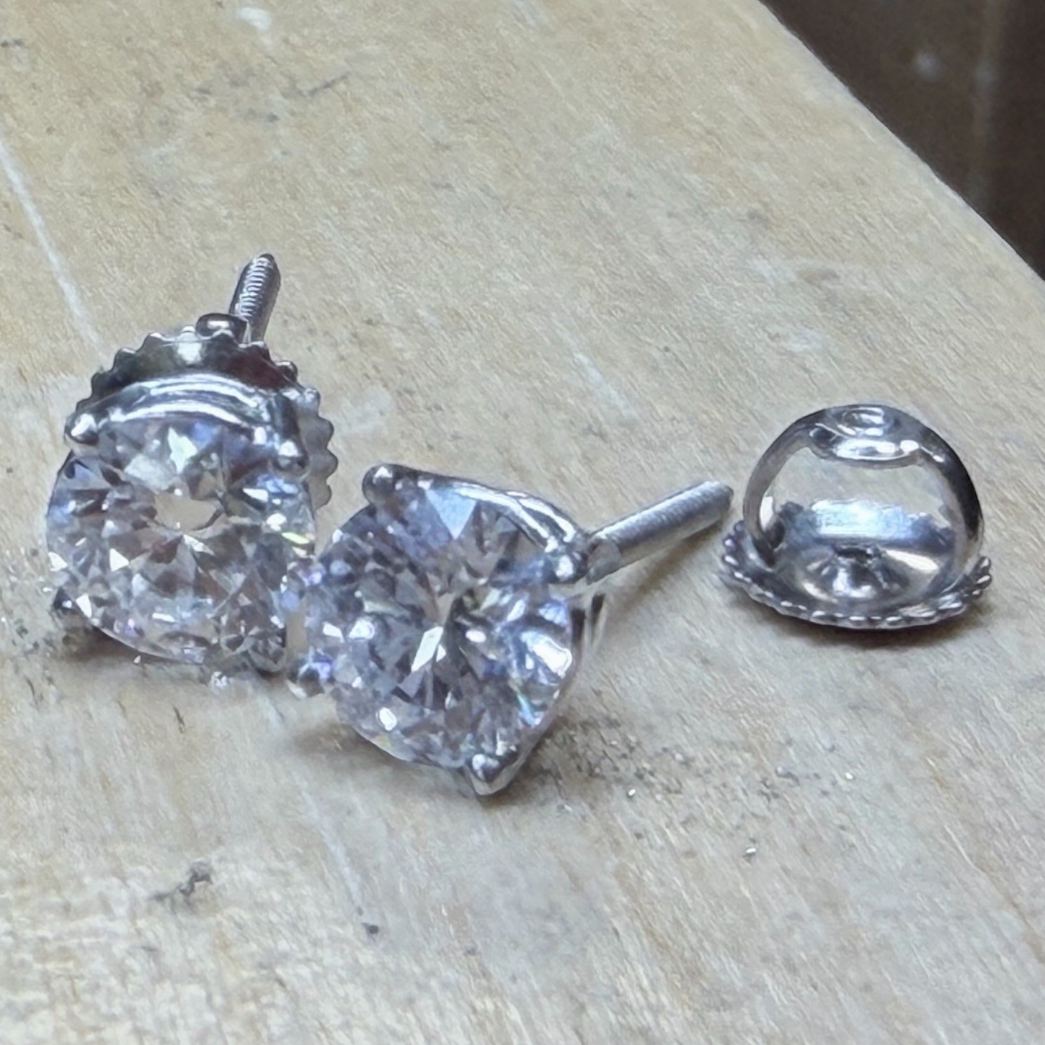 1.50 Ct Lab Grown Diamond Stud Earrings VS1 E IGI Certified Platinum Set Screw