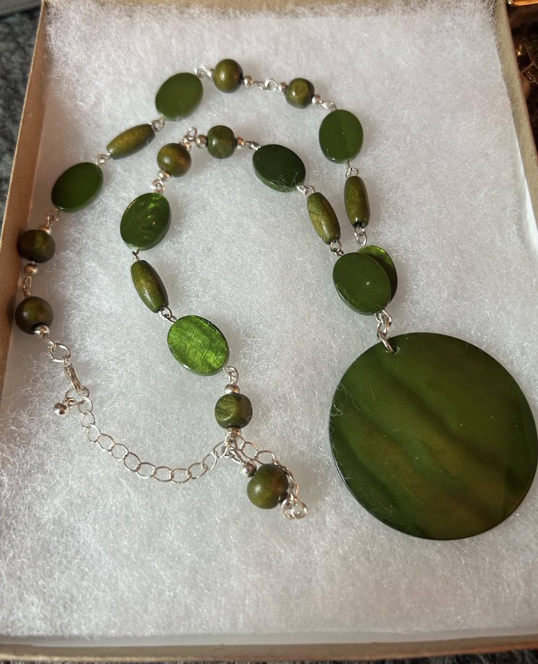 Green Beaded Cable Chain Necklace Round Pendant Lobster Closure Adjustable