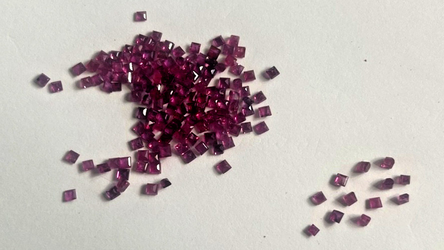 GENUINE RED SQUARE RUBIES 2.00 CARATS APPROX 10-1 2PCS 2.5-2.7MM BELOW WHOLESALE