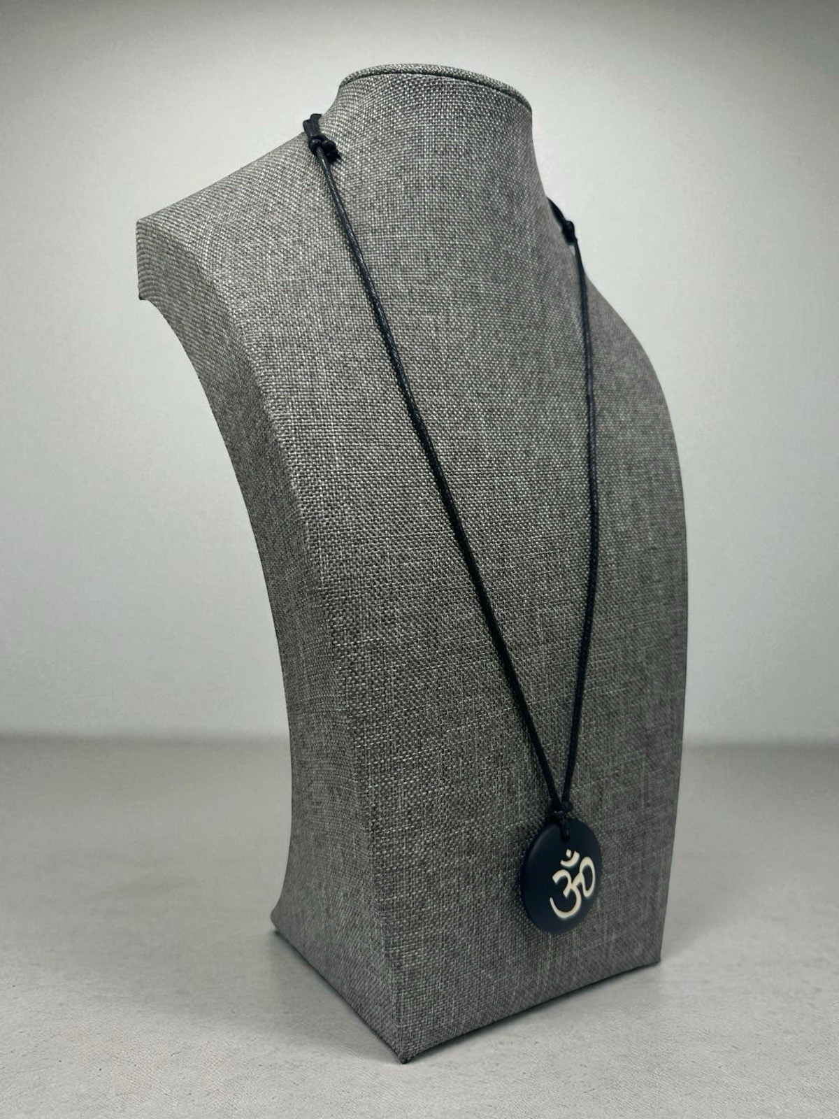 Black Om Pendant Necklace Adjustable 14‑28in Hindu Yoga Meditation Aum Charm